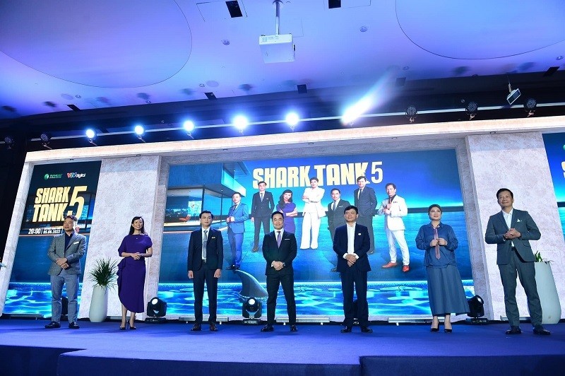 Shark 'dính' thị phi nổi như cồn: Người 'thả lời ong bướm', người vướng drama tình ái...