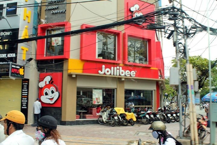 Jollibee chật vật “gồng lỗ”