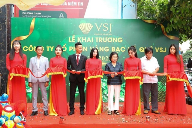 VsetGroup bị tố bán chui trái phiếu, lừa dối khách hàng vẫn nhận giải thưởng danh giá