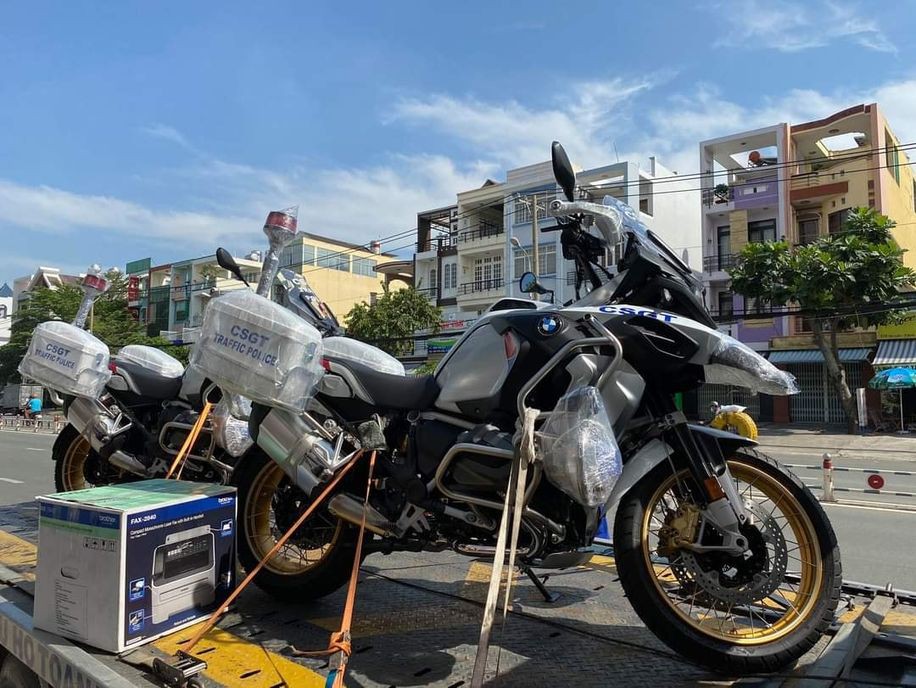 TP.HCM: Lực lượng CSGT nhận dàn "xế khủng" BMW R 1250 GSA cực chất