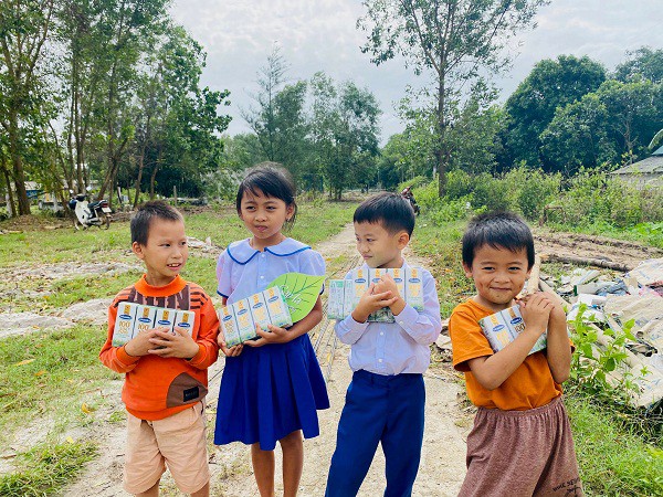 Cặp lá yêu thương: “Trao cơ hội đi học, cho cơ hội đổi đời” cùng Vinamilk