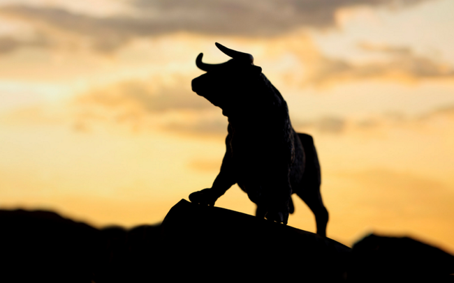 Dòng tiền cuồn cuộn vào thị trường, VN-Index vượt mốc 1.120 điểm trong phiên đầu năm mới