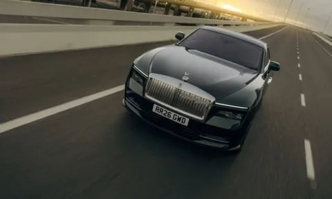 Cận cảnh Rolls-Royce Spectre Series II vừa ra mắt