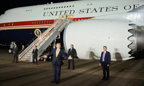 Không lực Một mới của ông Trump lộ điểm yếu an ninh