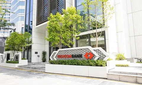 Dẫn đầu về gắn kết khách hàng: Techcombank lập đỉnh thu nhập phí dịch vụ - tăng trưởng hơn 46%