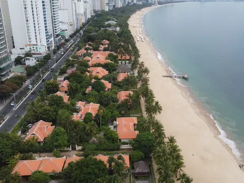 Tháo dỡ resort sang trọng 'án ngữ' đường xuống biển Nha Trang