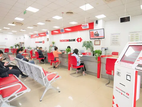 Techcombank và động lực tăng trưởng từ mảng dịch vụ