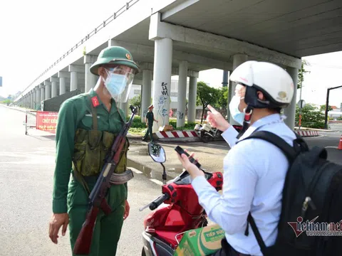 Hình ảnh TP.HCM ngày đầu tiên áp dụng giãn cách mức cao nhất