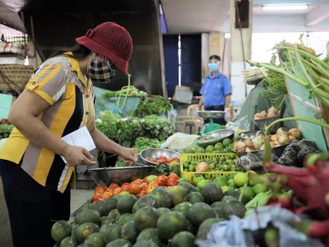 Giá thực phẩm ngoài siêu thị ở TP.HCM cao ngất ngưởng