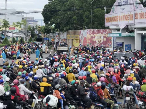 Cả trăm F0 trong các đoàn người về quê tránh dịch