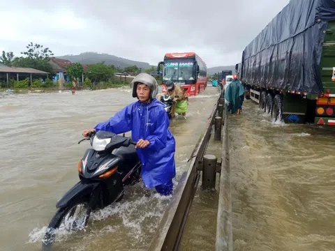 Hà Nội rét 18 độ C, miền Trung tiếp tục mưa lớn