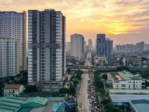 Hàng loạt sai phạm ở trục đường có chung cư dày đặc tại Hà Nội