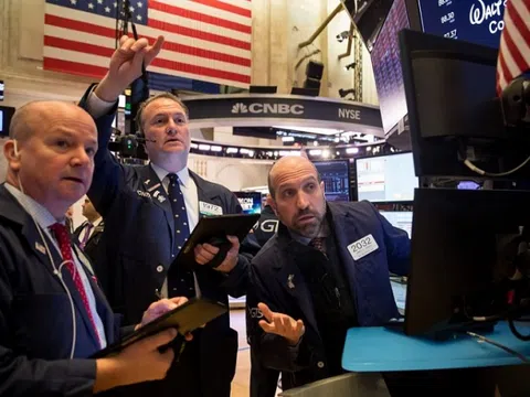 Chứng khoán Mỹ có chuỗi "leo dốc" kéo dài, Dow Jones vừa có thêm gần 350 điểm