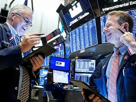 Chứng khoán Mỹ bật tăng mạnh mẽ, Dow Jones “vọt” hơn 600 điểm