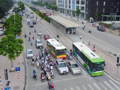 Cần thực hiện tổ chức giao thông cho xe ô tô con đi vào làn BRT