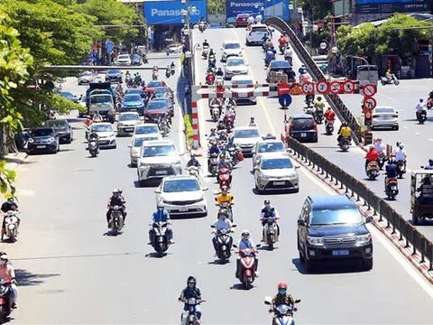 Thủ đô Hà Nội ngày nắng, có nơi nắng nóng, chiều tối có mưa rào và dông vài nơi