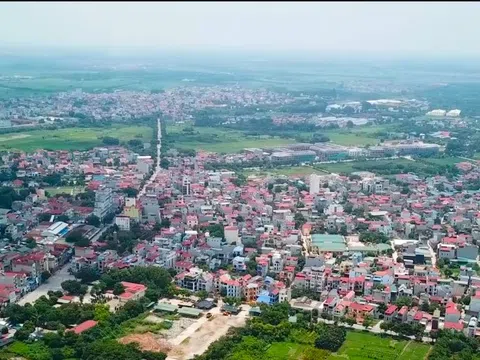 Giá đất nền bỗng dưng rớt thảm, chung cư Hà Nội lại rơi vào vòng xoáy "bão giá"