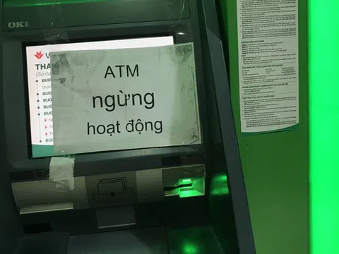 25 tháng Chạp, ATM ở Sài Gòn đồng loạt nghỉ Tết, chạy cả đêm vẫn không rút được tiền lương, thưởng về quê