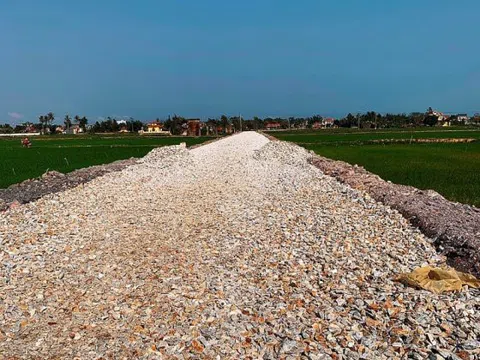 Hoằng Hóa (Thanh Hóa): Nhà thầu thi công “rút ruột” thép rãnh chịu lực?