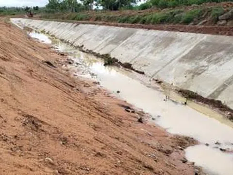 Kênh 543 tỷ chưa xong đã hỏng: Do mưa hay...lỗi thi công?