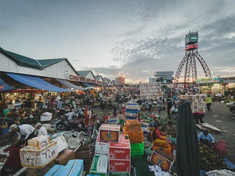 Hà Nội và TP. HCM làm thế nào để đảm bảo chuỗi cung ứng không bị đứt gãy trong thời gian giãn cách xã hội?