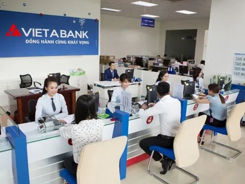 Vừa lên sàn, loạt cổ đông lớn của VietABank lần lượt thoái vốn khiến cổ phiếu giảm kịch sàn