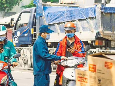 TP.HCM: Nới thêm thời gian lưu thông cho shipper, nhân viên siêu thị...