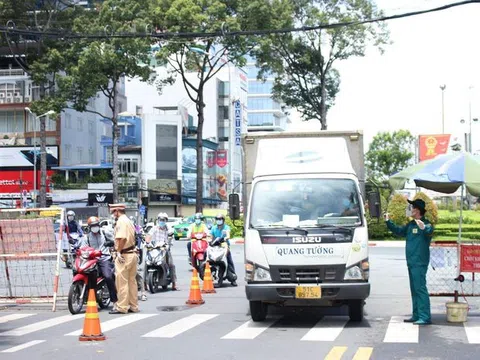 Người dân tại TPHCM ra đường trong 2 ngày qua bắt đầu tăng