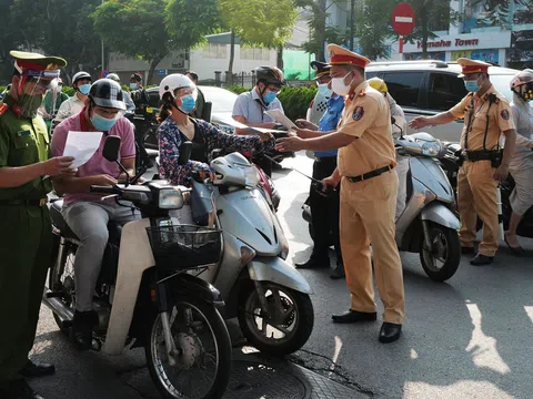 Hà Nội bỏ kiểm soát giấy đi đường, khuyến cáo người dân tuyệt đối không chủ quan