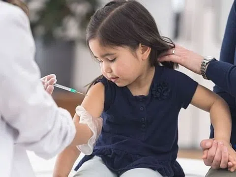 Hà Nội xúc tiến tìm nguồn vaccine cho trẻ em