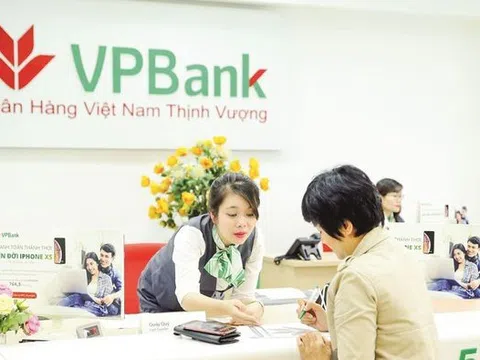 Bán 'chui' cổ phiếu VPB, thêm một người thân sếp VPBank bị xử phạt