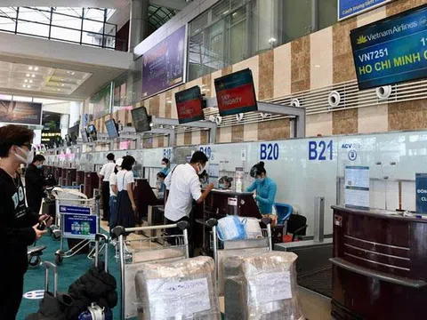 Sân bay Nội Bài siết chặt phòng, chống dịch khi khai thác trở lại chuyến bay thương mại