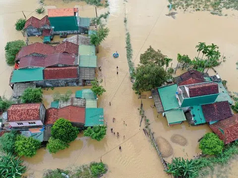 Quảng Ngãi sơ tán hàng nghìn người đến nơi tránh lũ