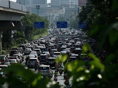 Hà Nội thu phí ô tô vào nội đô, đường phố có hết tắc?