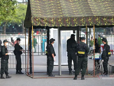 An ninh kiểm tra từng người, nhiều CĐV không được vào sân Mỹ Đình