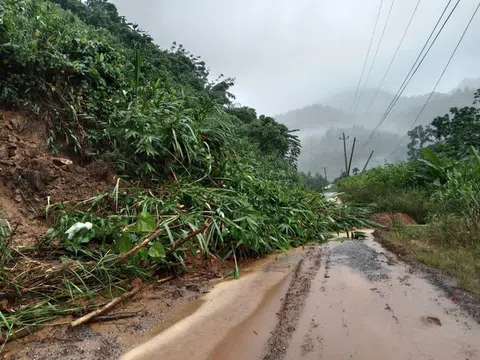 Sạt lở núi, hơn 2.800 người dân Trà Leng bị cô lập