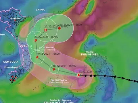 Bão RAI giật cấp 17 đã vào Biển Đông thành cơn bão số 9