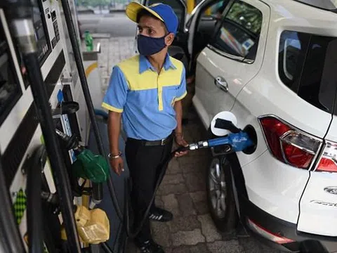 Giá dầu thế giới năm 2021 tăng mạnh nhất trong 12 năm qua