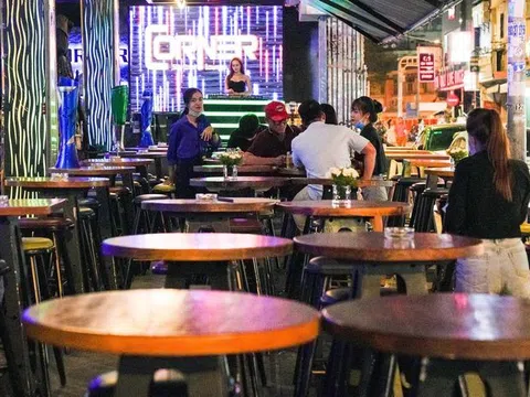 TP.HCM cho phép mở lại quán bar, karaoke từ 10/1