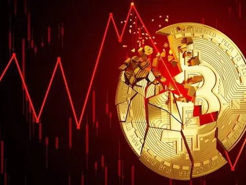 Bitcoin chưa dứt đà giảm, 'bốc hơi' 40% so với mức đỉnh 70.000 USD