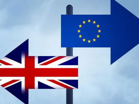 Bất ổn chính trị và Brexit đe dọa đà phục hồi của Anh trong năm 2022