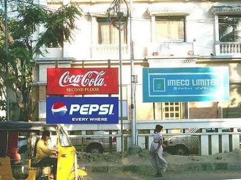 Pepsi, Coca-Cola, McDonald's, Starbucks ở Nga đua nhau đóng cửa