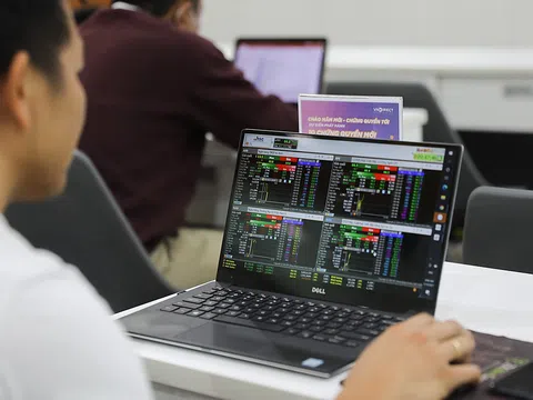 Chứng khoán lập đỉnh mới