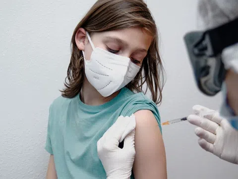 Trẻ khỏi Covid-19 sau bao lâu nên tiêm vaccine?