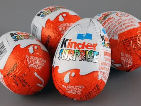 Từ những hộp kẹo trứng Kinder Surprise nhiễm khuẩn…