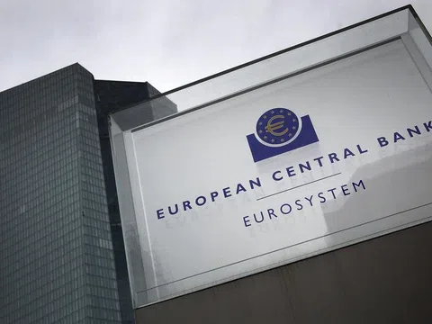 ECB tăng lãi suất mạnh chưa từng thấy, cam kết tiếp tục nâng cho tới khi khống chế được lạm phát