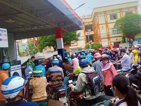 Thiếu xăng dầu cục bộ có dấu hiệu lan rộng ở nhiều tỉnh, thành phía Bắc