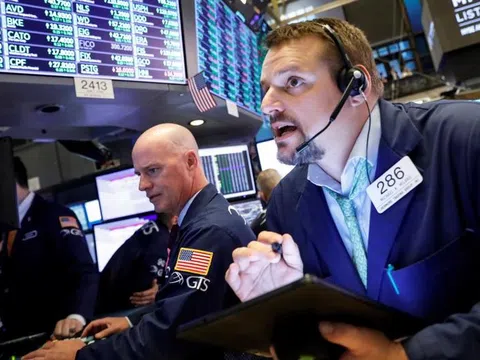 S&P 500 tụt dốc 5 phiên liên tiếp, giá dầu lập đáy mới của năm 2022