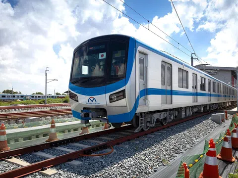 Metro Bến Thành - Suối Tiên bắt đầu lăn bánh chạy thử nghiệm đoạn trên cao