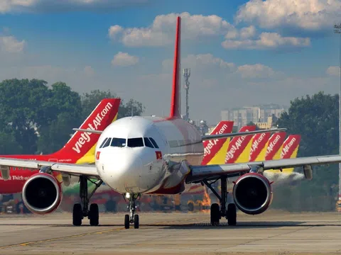 VietJet của tỷ phú Phương Thảo lần đầu báo lỗ, Vietnam Airlines nguy cơ hủy niêm yết